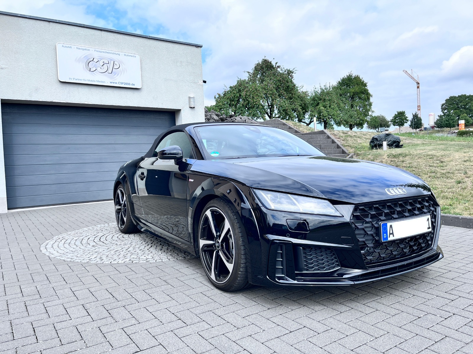 Audi TT vor der CSP Car Sound Performance Werkstatt in Drees